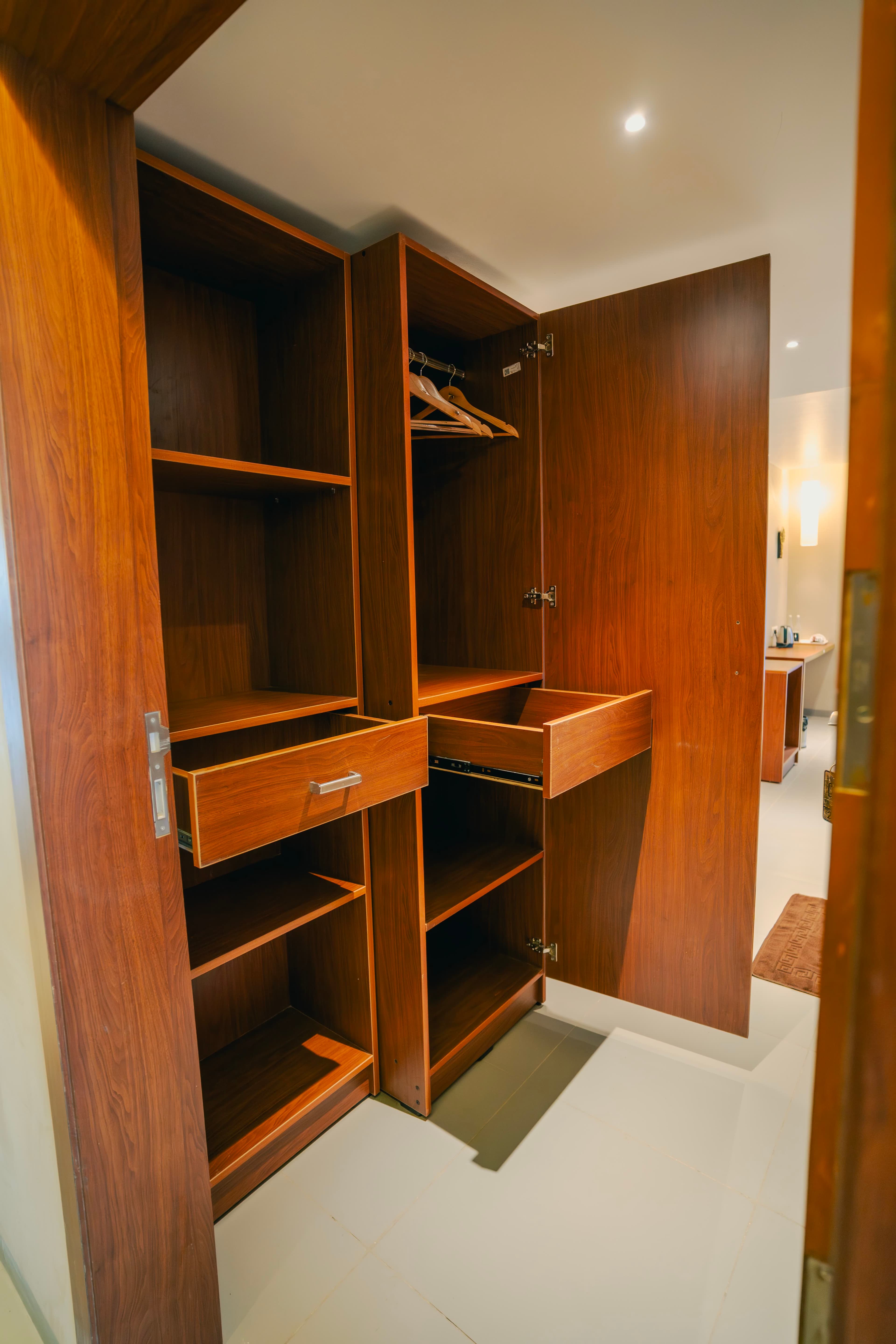 Manis Grand Room 002-4